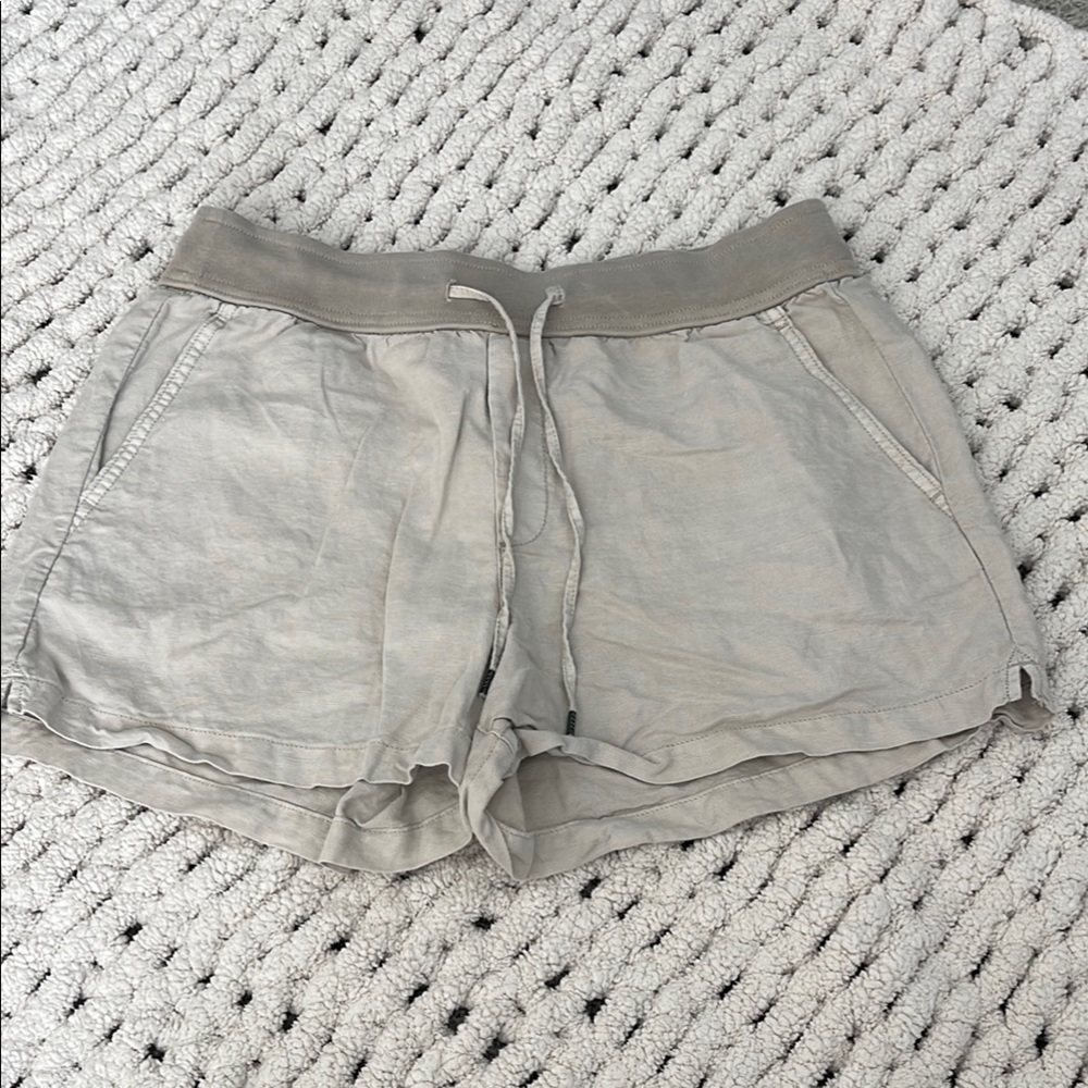 Gap Women's Size Medium Tan Linen Shorts